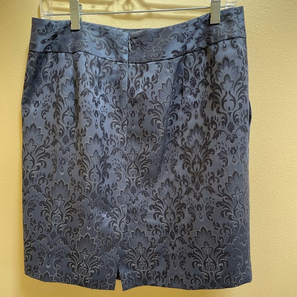 Ann Taylor A line gray-blue paisley pattern skirt. Lined - Picture 2 of 3